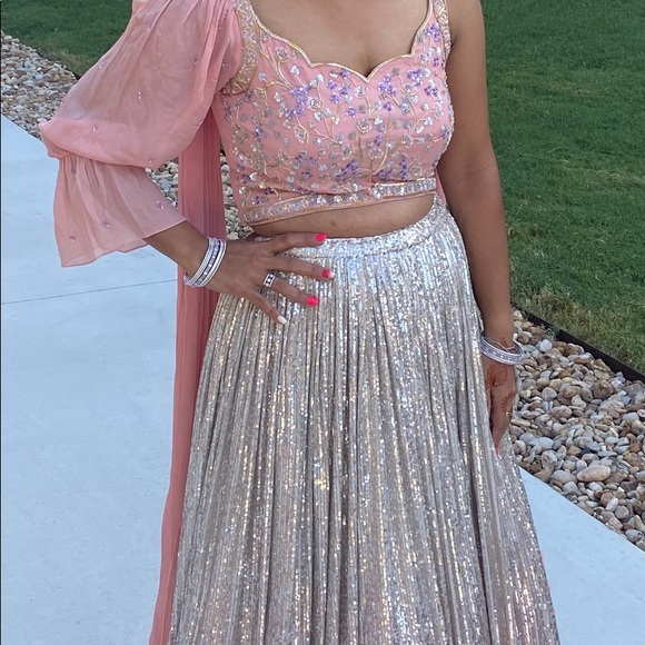 Indian outfit in blush pink and silver - Picture 3 of 16
